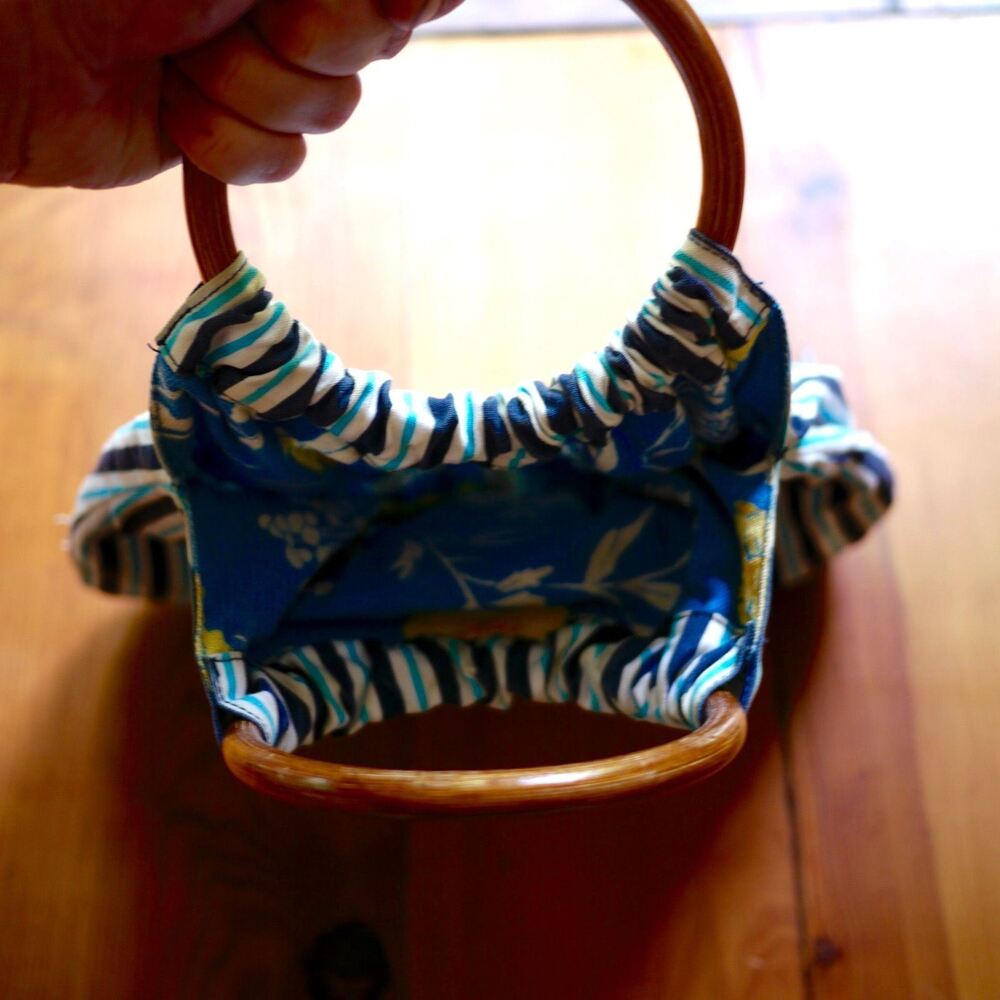 Vintage Cotton Reversible Floral Striped Maple Wood Handle Bermuda Hobo Purse - Picture 4 of 4